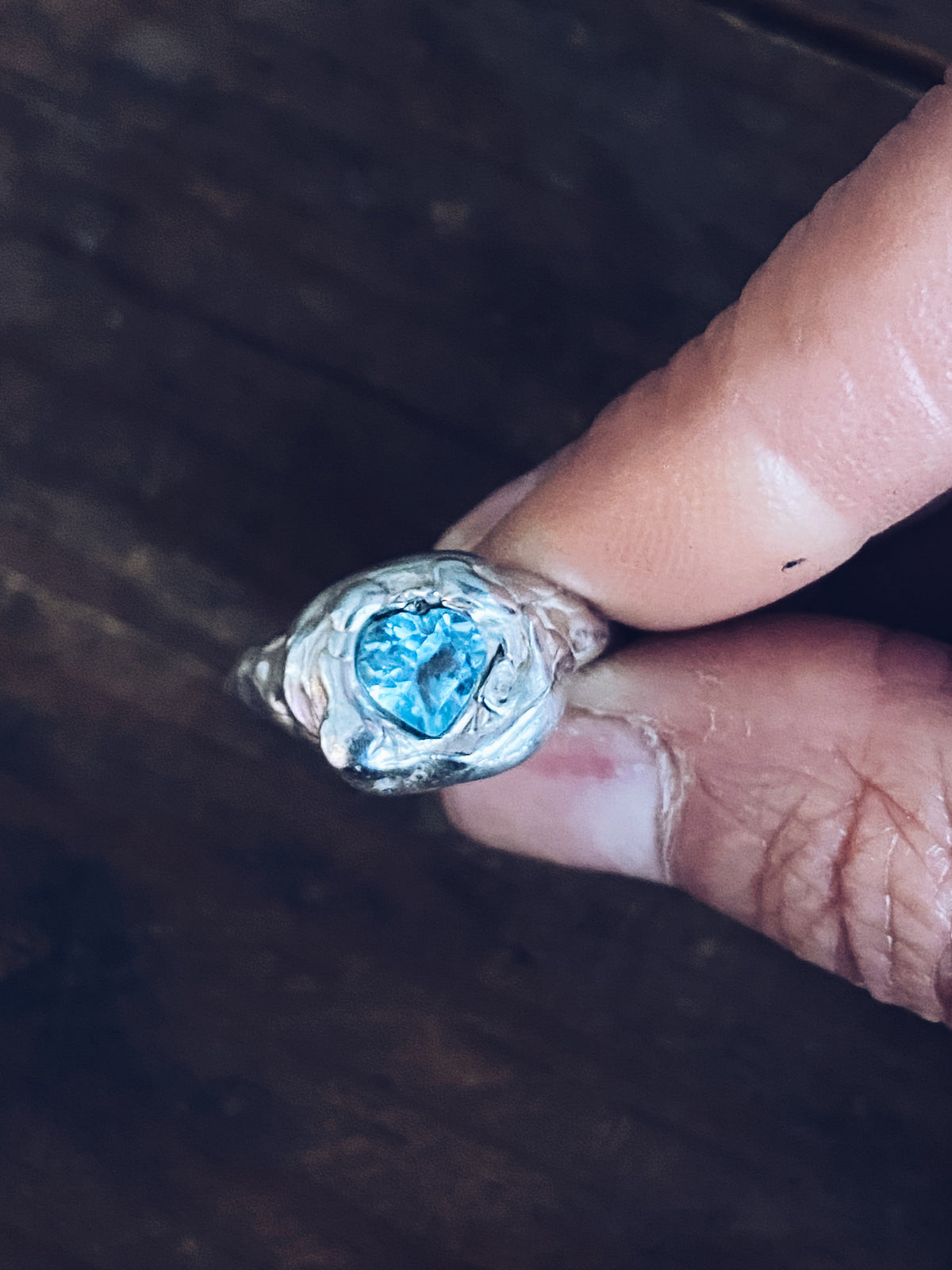 Melted Heart, anillo hecho a mano por Bocavolcan, otra perspectiva