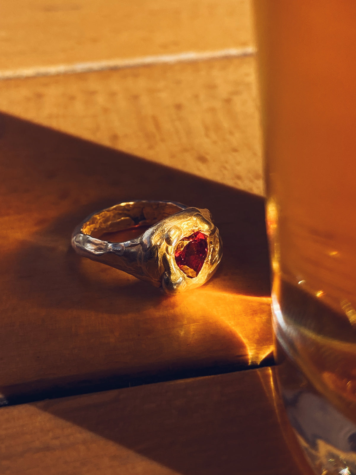 Melted Heart, anillo de plata 925 o plata chapada en oro, hecho a mano en Valencia por Bocavolcan