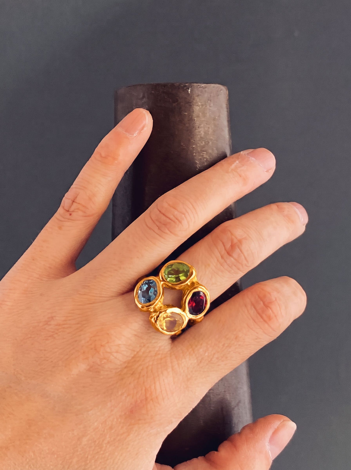 Kerid Ring 4 - K4, versión chapada en oro, anillo con peridoto, granate, citrino y topacio de Bocavolcan