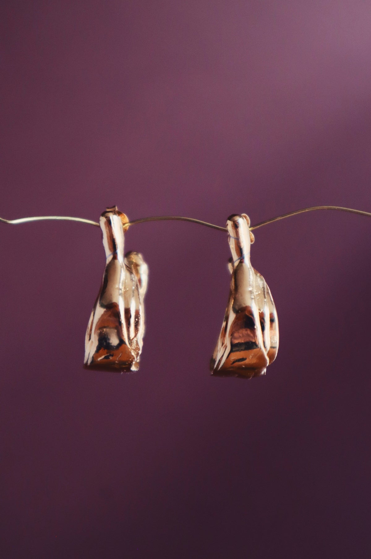 Fire Tears, pendientes hechos a mano por Bocavolcan, otra perspectiva