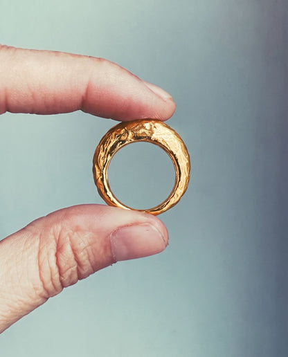 Bombé Maxi, gold-plated version, ring by Bocavolcan