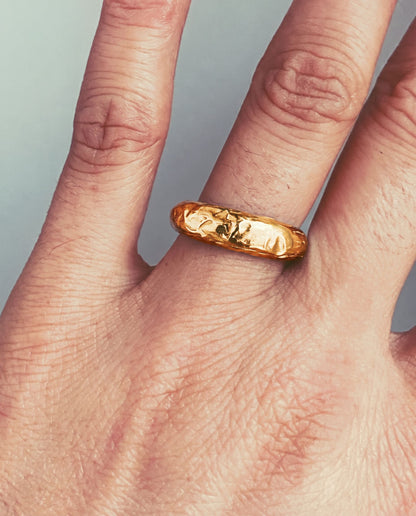 Bombé Mini, gold-plated version, ring by Bocavolcan