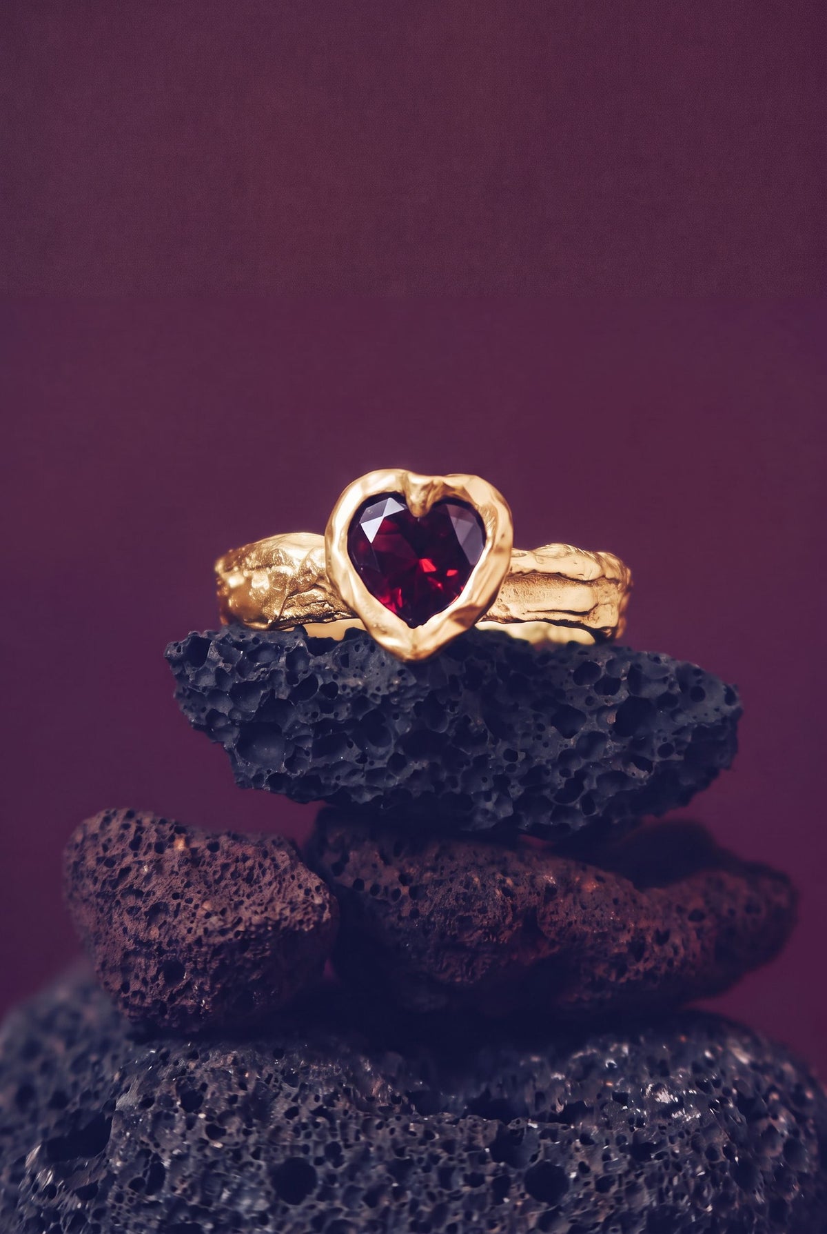 Cora, gold-plated version, ring with garnet by Bocavolcan