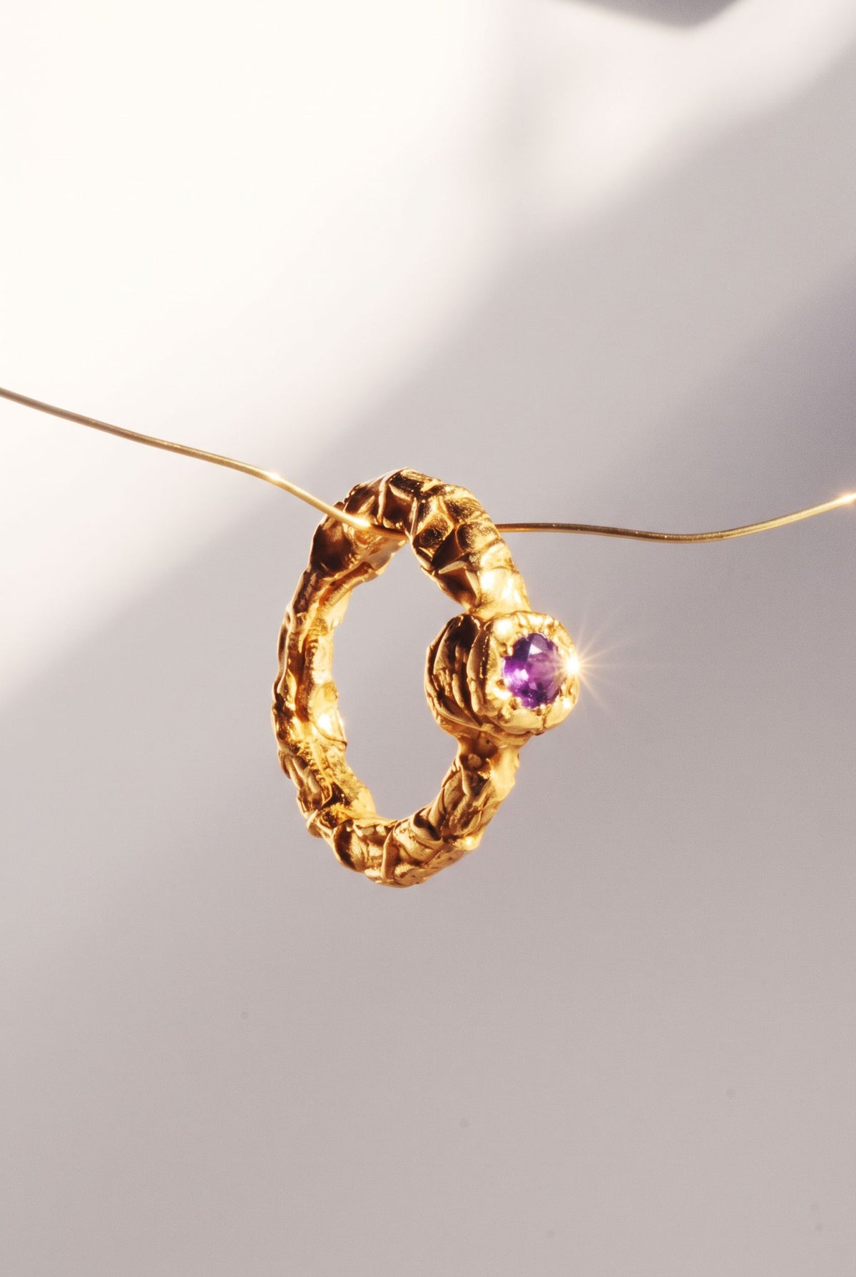 Galaxia Origen Ring, gold-plated version, ring with amethyst by Bocavolcan