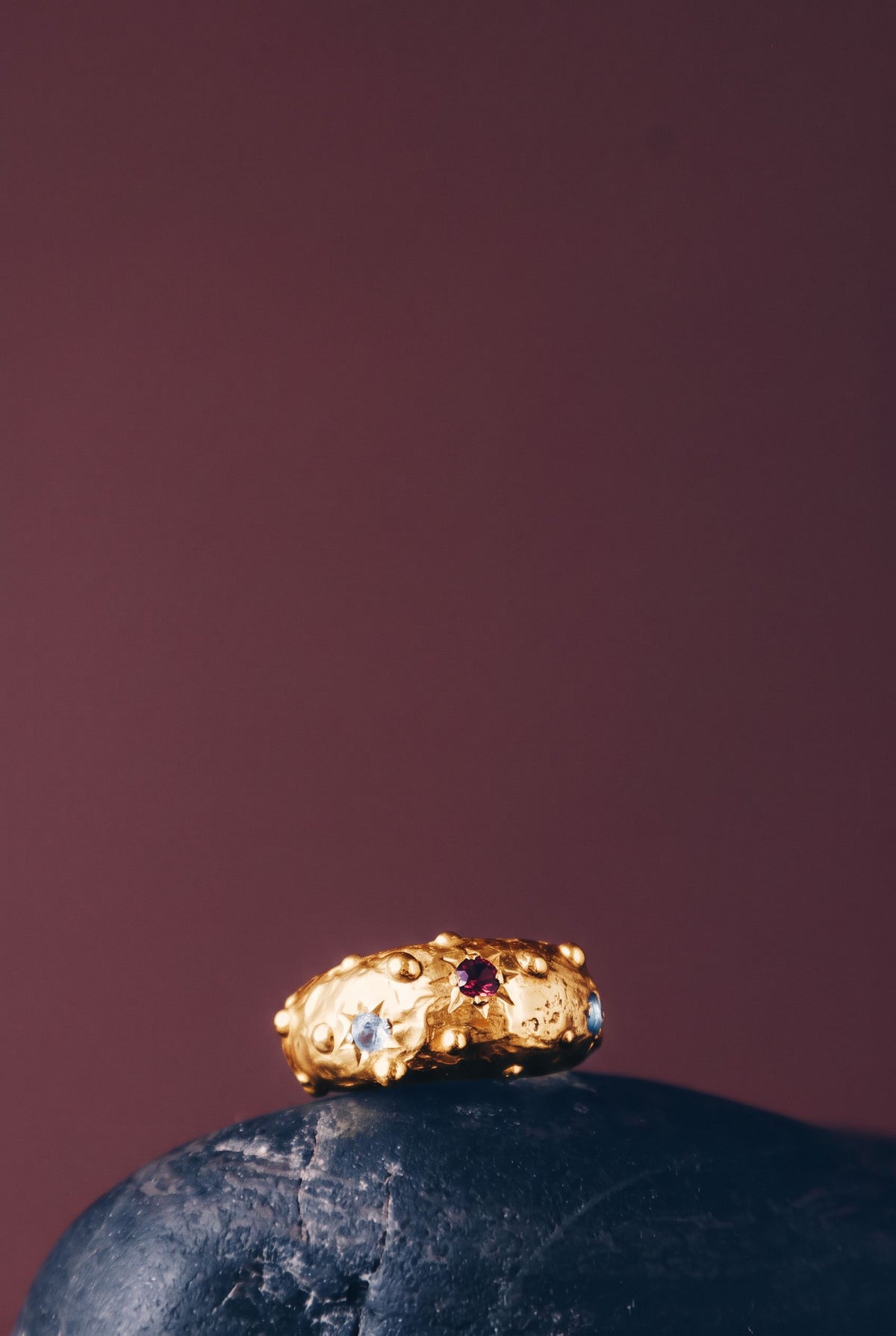 Haleakalā, gold-plated version, ring with 1 garnet, 2 topaz by Bocavolcan