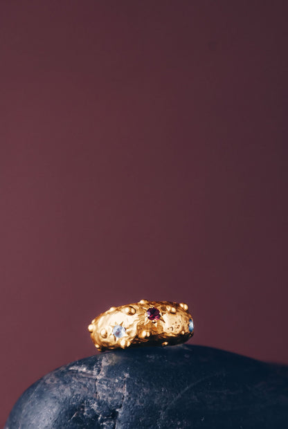 Haleakalā In Gold, yellow gold version with 1 garnet and 2 topaz, by Bocavolcan