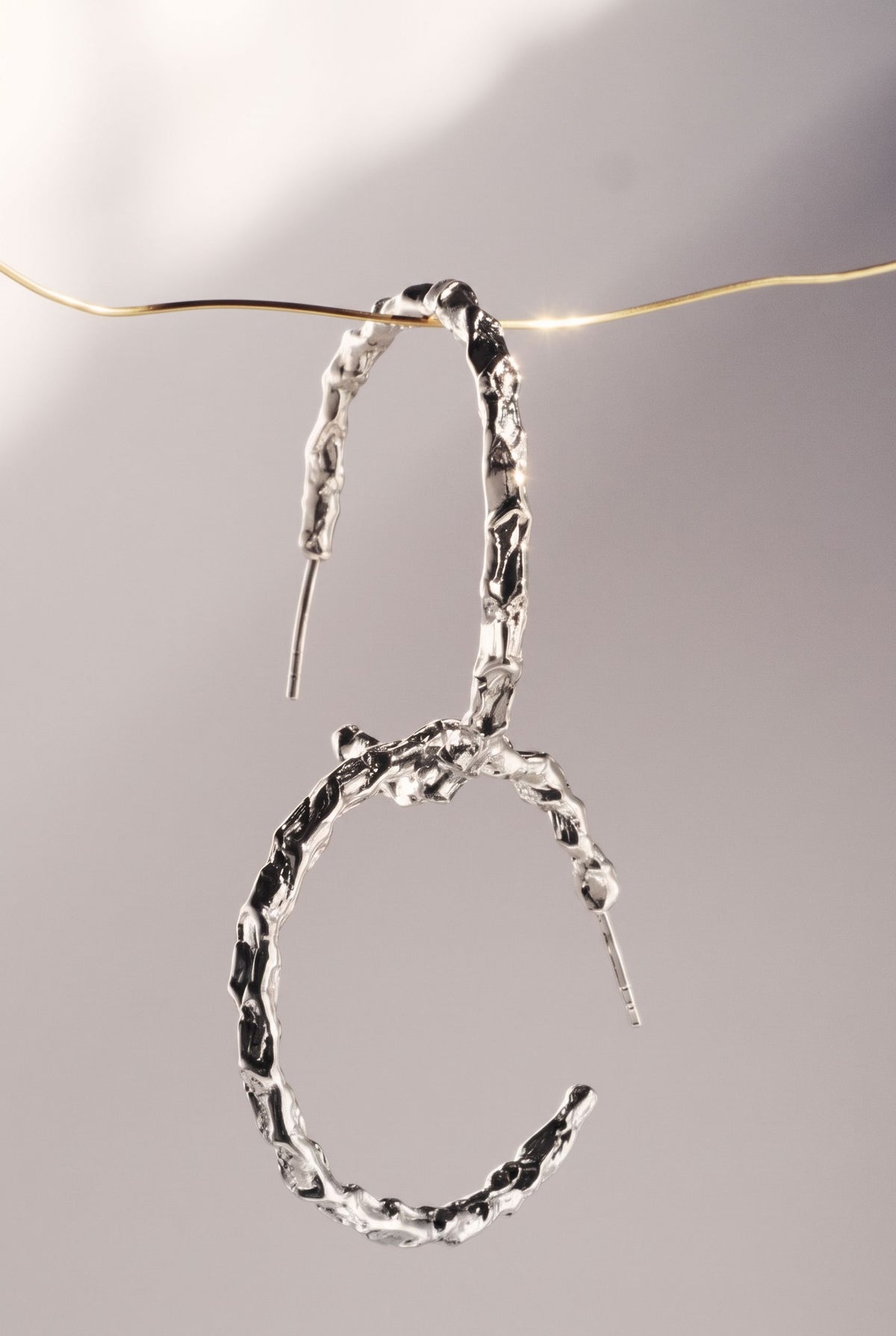 Júpiter Origen Hoops, silver version, hoop earrings by Bocavolcan
