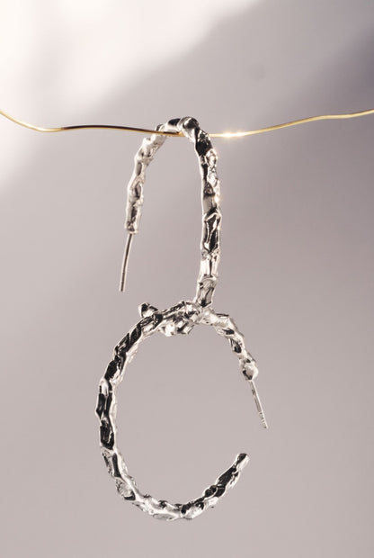 Júpiter Origen Hoops, silver version, hoop earrings by Bocavolcan