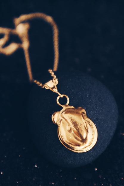 Katia Pendant, gold-plated version, pendant by Bocavolcan